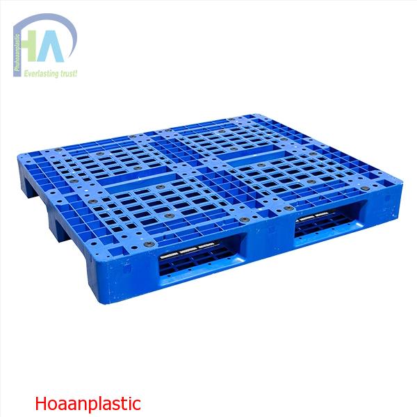 Pallet nhựa liền khối 1 mặt có lõi sắt HT- 466